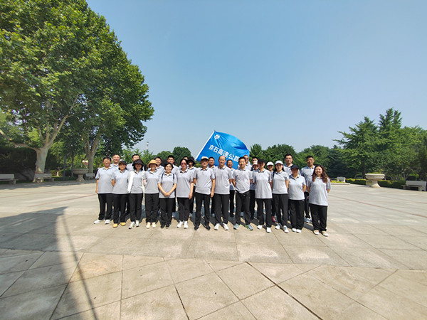 合影_副本.jpg 合影_副本.jpg