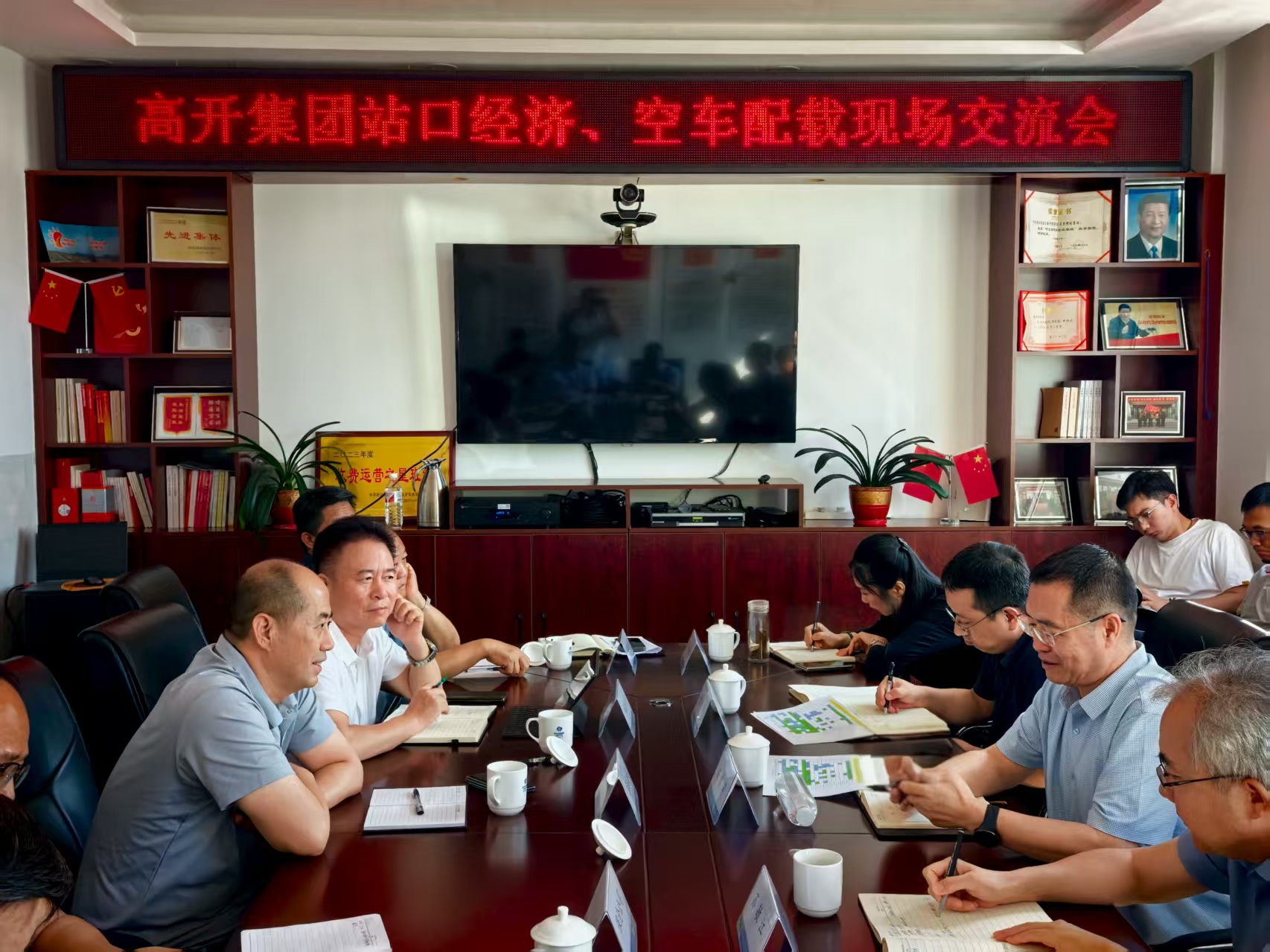 望都站圓滿完成高開集團(tuán)站口經(jīng)濟(jì)及空車配載項(xiàng)目現(xiàn)場(chǎng)交流會(huì)保障任務(wù).jpg 望都站圓滿完成高開集團(tuán)站口經(jīng)濟(jì)及空車配載項(xiàng)目現(xiàn)場(chǎng)交流會(huì)保障任務(wù).jpg